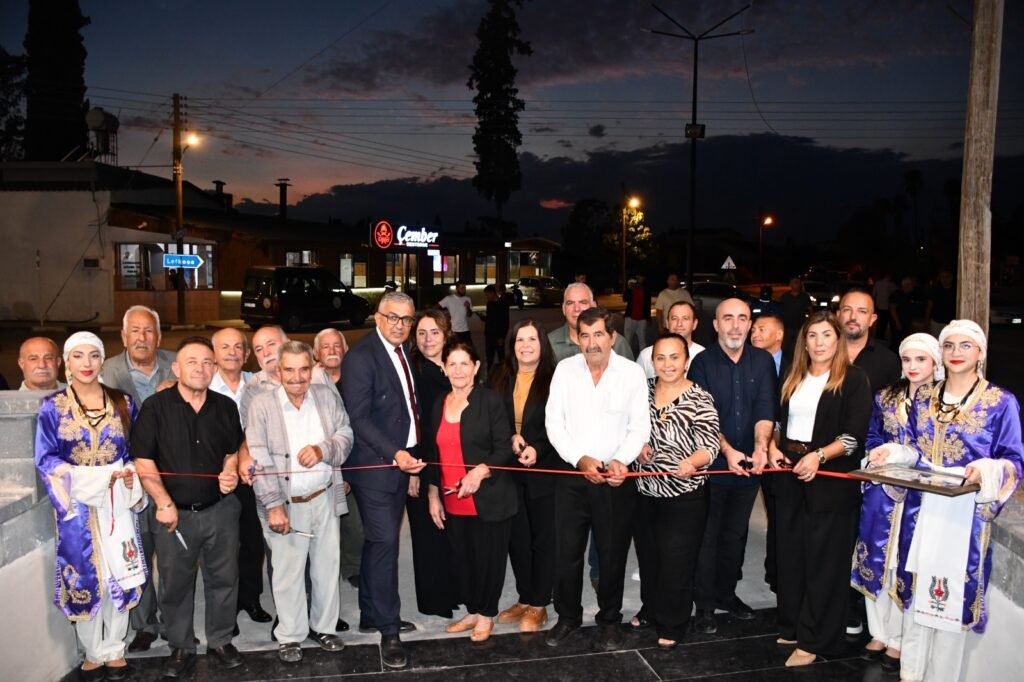 Vadili Atatürk büstü ve çok amaçlı açık hava spor merkezinin açılışı yapıldı Vadili Atatürk büstü ve çok amaçlı açık hava spor merkezinin açılışı yapıldı