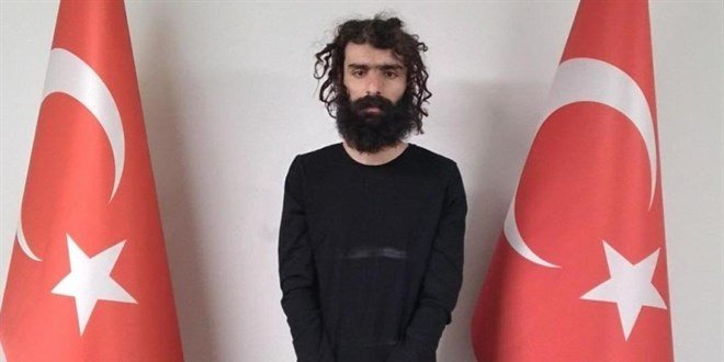 MİT, terör örgütü DEAŞ mensubu Bahadır’ı yakalayarak Türkiye’ye getirdi MİT, terör örgütü DEAŞ mensubu Bahadır'ı yakalayarak Türkiye'ye getirdi