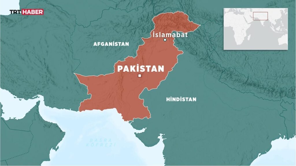 Pakistan’da yolcu otobüsünün devrilmesi sonucu 10 kişi öldü, 32 kişi yaralandı Pakistan’da yolcu otobüsünün devrilmesi sonucu 10 kişi öldü, 32 kişi yaralandı