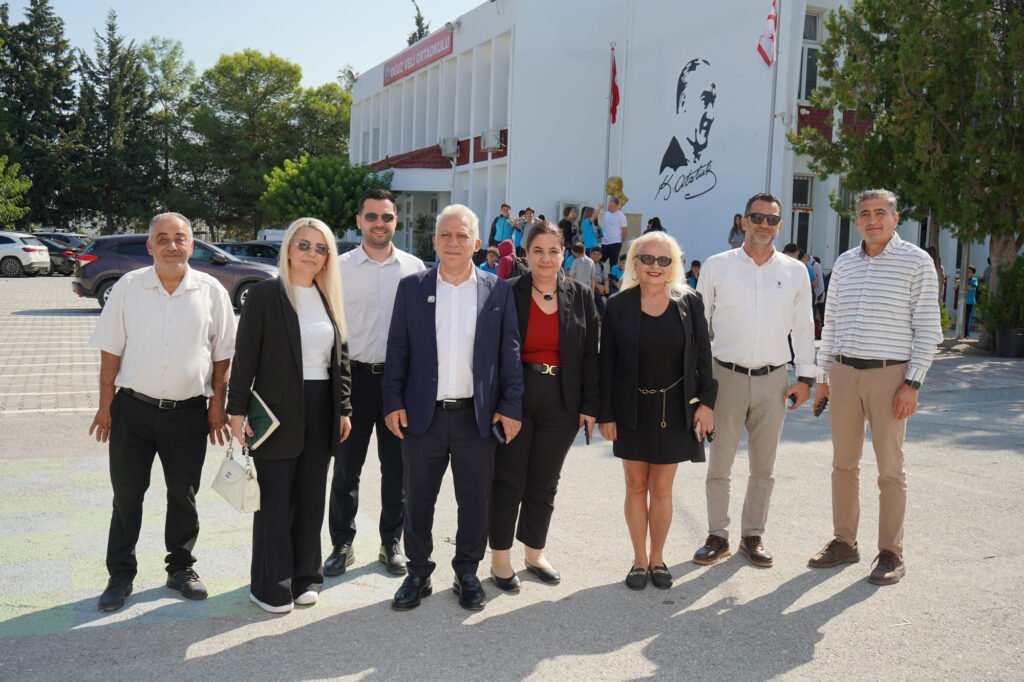 Paşaoğlu, Girne Dr. Akçiçek Hastanesi’ni ve Oğuz Veli Ortaokulu’nu ziyaret etti Paşaoğlu, Girne Dr. Akçiçek Hastanesi’ni ve Oğuz Veli Ortaokulu’nu ziyaret etti