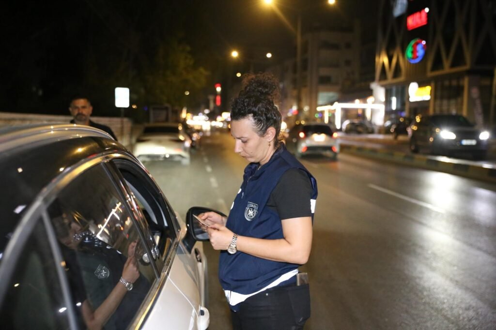 Trafikte haftalık bilanço: 47 kaza 24 yaralı.. Denetimlerde 18 sürücü tutuklandı Trafikte haftalık bilanço: 47 kaza 24 yaralı.. Denetimlerde 18 sürücü tutuklandı