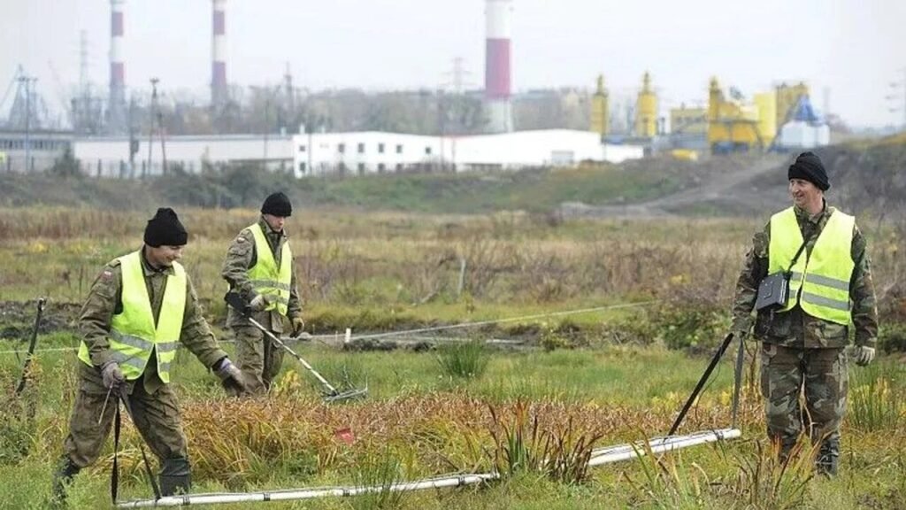 Polonya’da İkinci Dünya Savaşı’ndan kalma bomba nedeniyle 3 bin kişi tahliye ediliyor Polonya'da İkinci Dünya Savaşı'ndan kalma bomba nedeniyle 3 bin kişi tahliye ediliyor