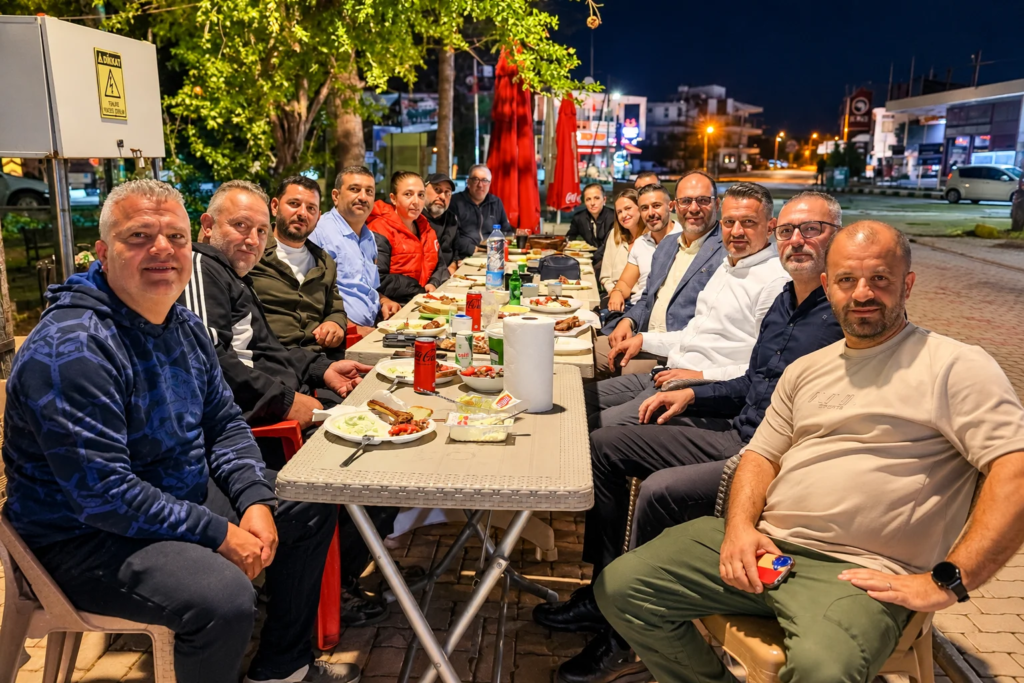 Sadıkoğlu, Larnaka Gençler Birliği Spor Kulübü yöneticileriyle bir araya geldi