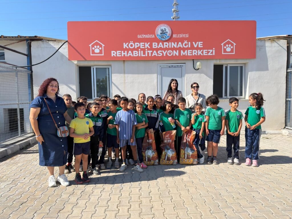 İlkokul öğrencileri GMB Başkanı Uluçay’ı ziyaret etti ve barınağa bağış yaptı İlkokul öğrencileri GMB Başkanı Uluçay’ı ziyaret etti ve barınağa bağış yaptı