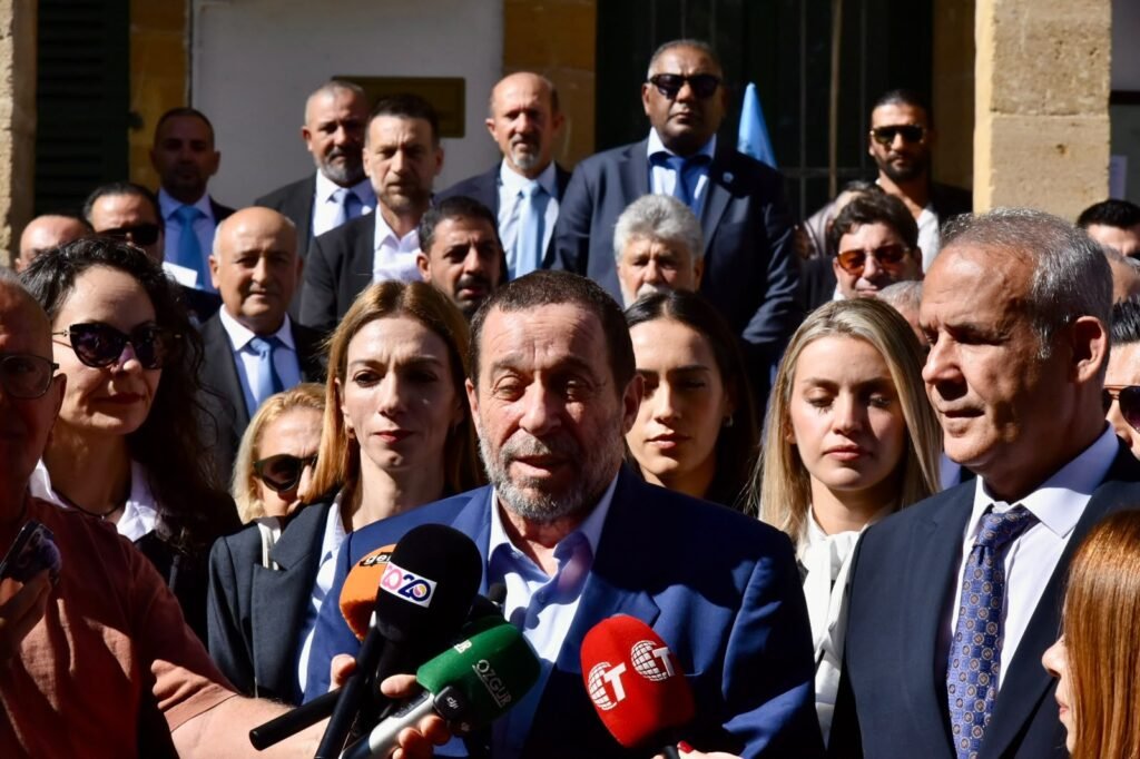 TAM Parti adaylık başvurusunu yaptı…Denktaş: “Yazılım sistemine güvenmiyoruz, manuel sayım yeniden gündeme gelsin” TAM Parti adaylık başvurusunu yaptı…Denktaş: “Yazılım sistemine güvenmiyoruz, manuel sayım yeniden gündeme gelsin"