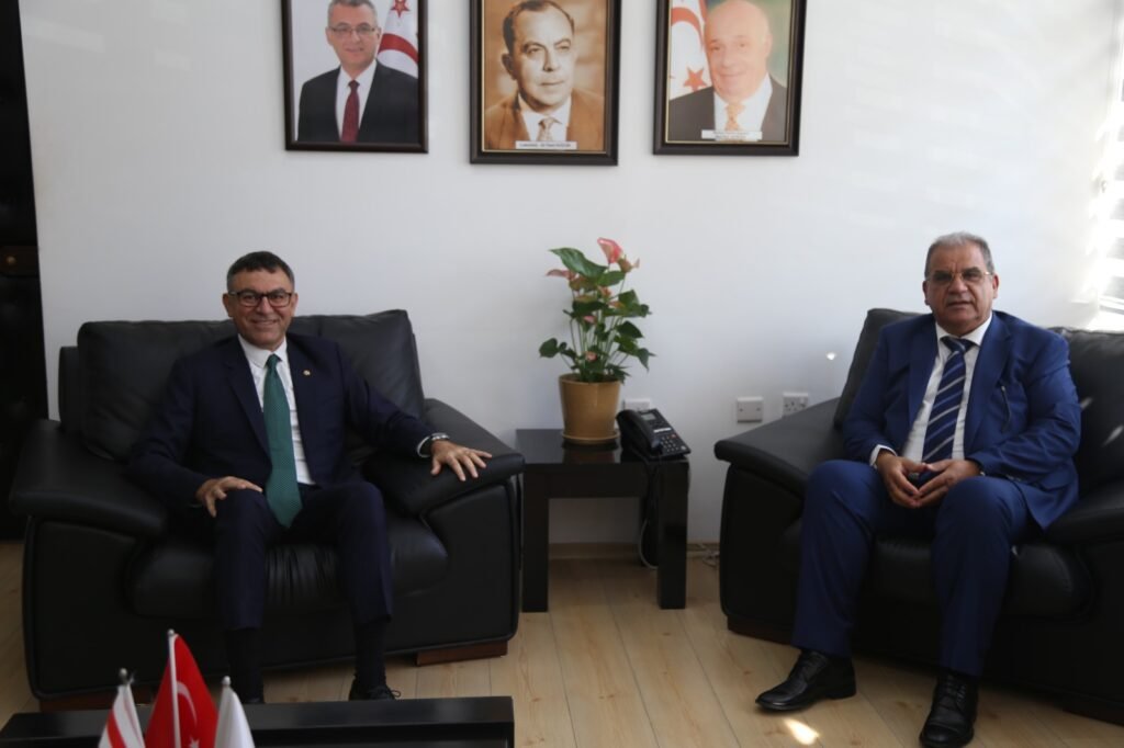 Bakan Sucuoğlu, Turkcell Genel Müdürü Küçüközdemir ve beraberindeki heyeti kabul etti Bakan Sucuoğlu, Turkcell Genel Müdürü Küçüközdemir ve beraberindeki heyeti kabul etti