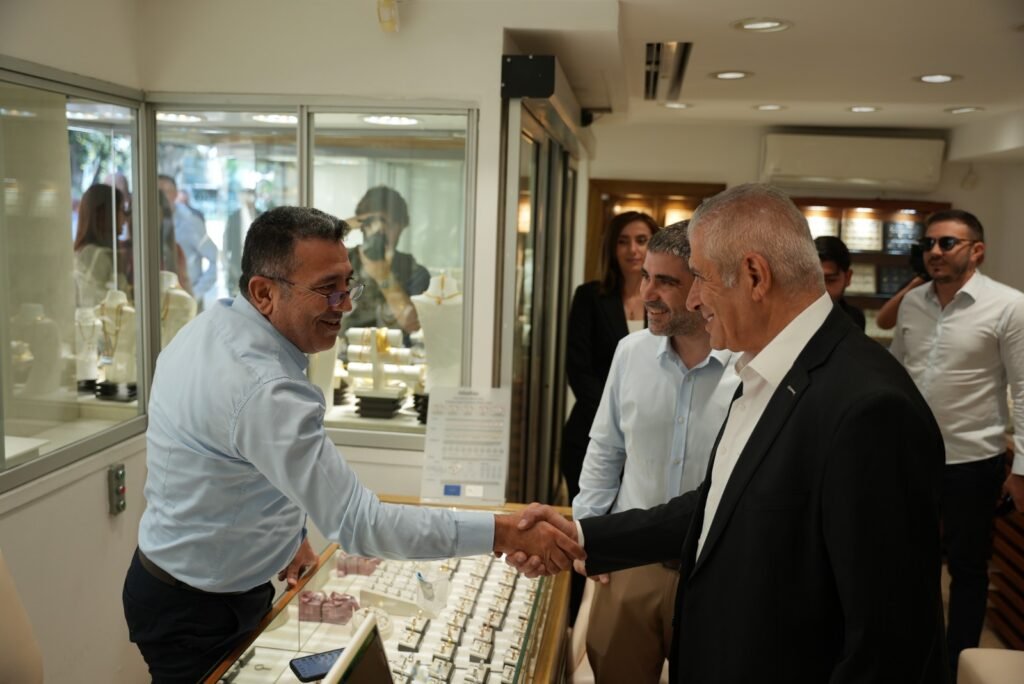 Taçoy, LTB adayı Aktuç’la Surlariçi’ni ziyaret etti Taçoy, LTB adayı Aktuç'la Surlariçi'ni ziyaret etti