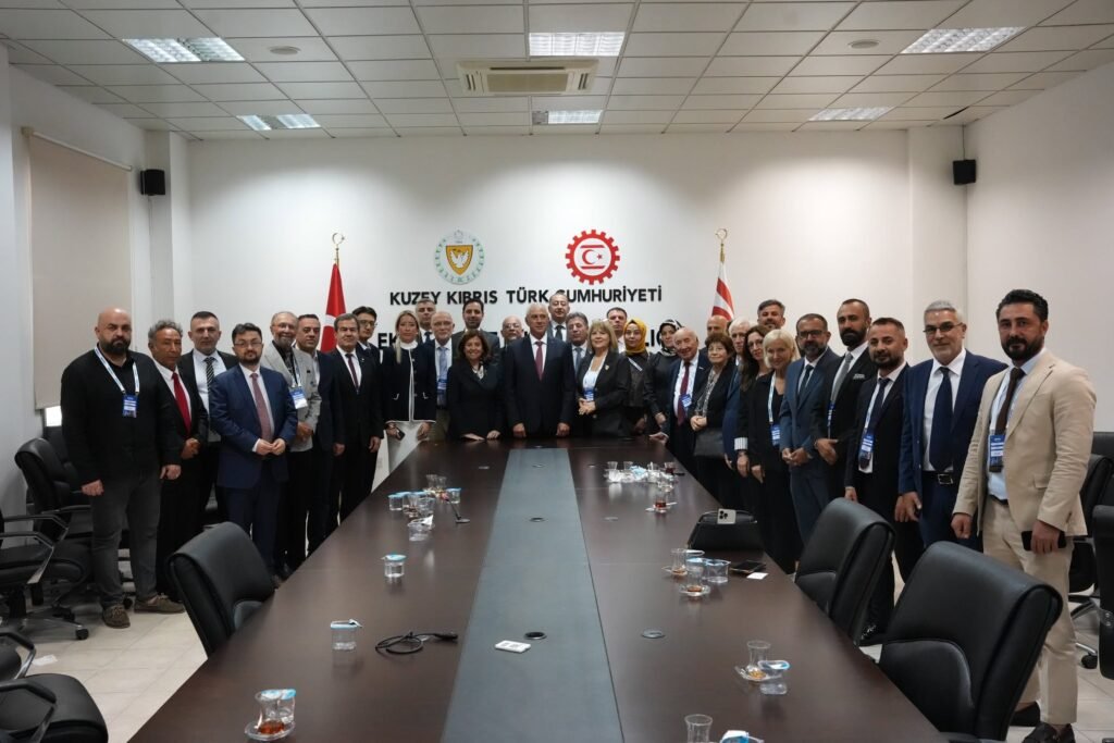 Taçoy, İstanbul Sanayici ve İş İnsanları Dernekleri Federasyonu heyetini kabul etti
