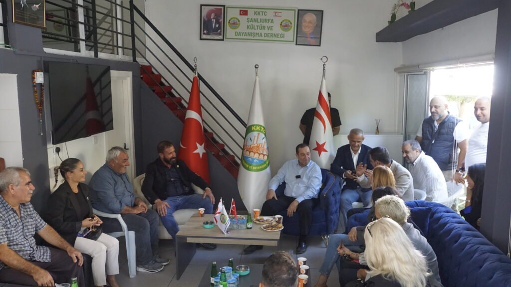Tam Parti Genel Başkanı Denktaş, Şanlıurfa ve Hatay Dayanışma Dernekleri’ni ziyaret etti Tam Parti Genel Başkanı Denktaş, Şanlıurfa ve Hatay Dayanışma Dernekleri'ni ziyaret etti