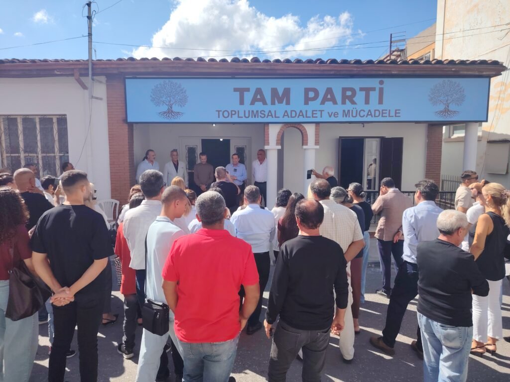 Tam Parti Güzelyurt ilçe binası düzenlenen açılış töreniyle hizmete girdi Tam Parti Güzelyurt ilçe binası düzenlenen açılış töreniyle hizmete girdi