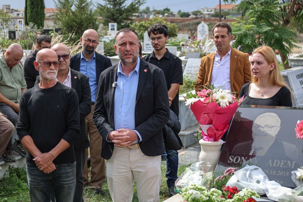 TDP, Sonay Adem’i kabri başında andı: “Yolumuza ışık tutmaya devam ediyor” TDP, Sonay Adem’i kabri başında andı: “Yolumuza ışık tutmaya devam ediyor”