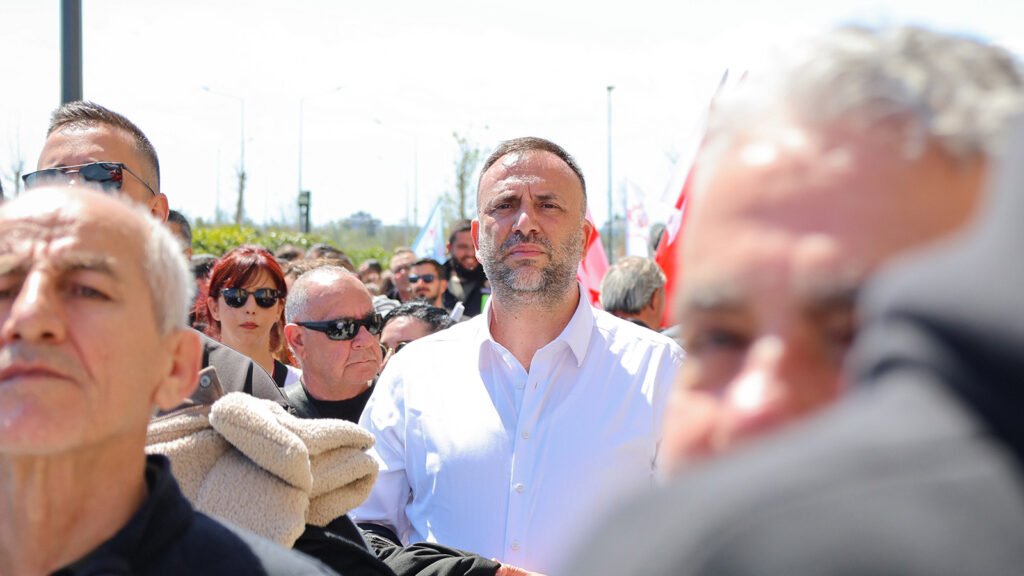 Çeler First FM'in kuruluş yıldönümünü kutladı