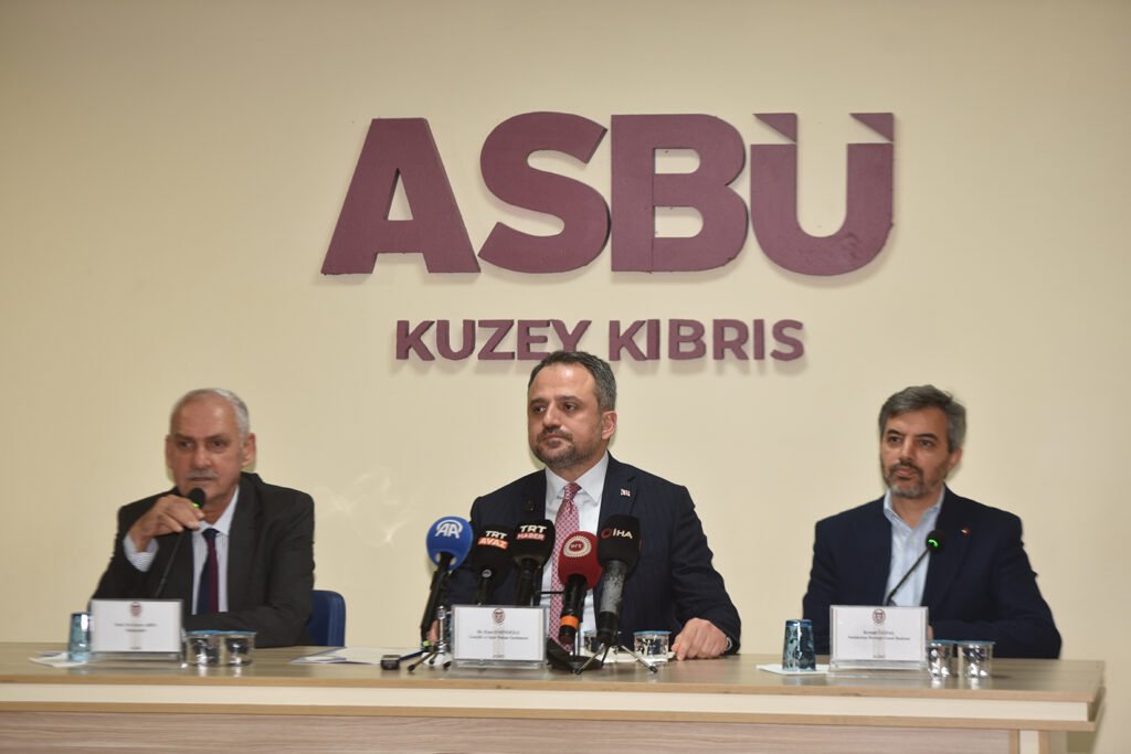 “Doğu Akdeniz ve Filistin Meselesi” paneli düzenlendi “Doğu Akdeniz ve Filistin Meselesi” paneli düzenlendi