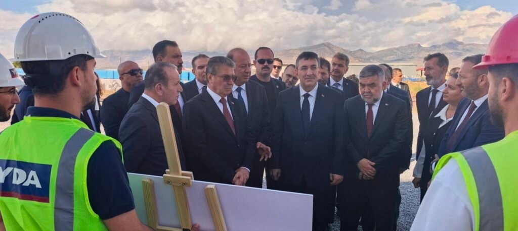 Üstel ve Yılmaz, Yeni Lefkoşa Hastanesi inşaat alanında incelemelerde bulundu Üstel ve Yılmaz, Yeni Lefkoşa Hastanesi inşaat alanında incelemelerde bulundu