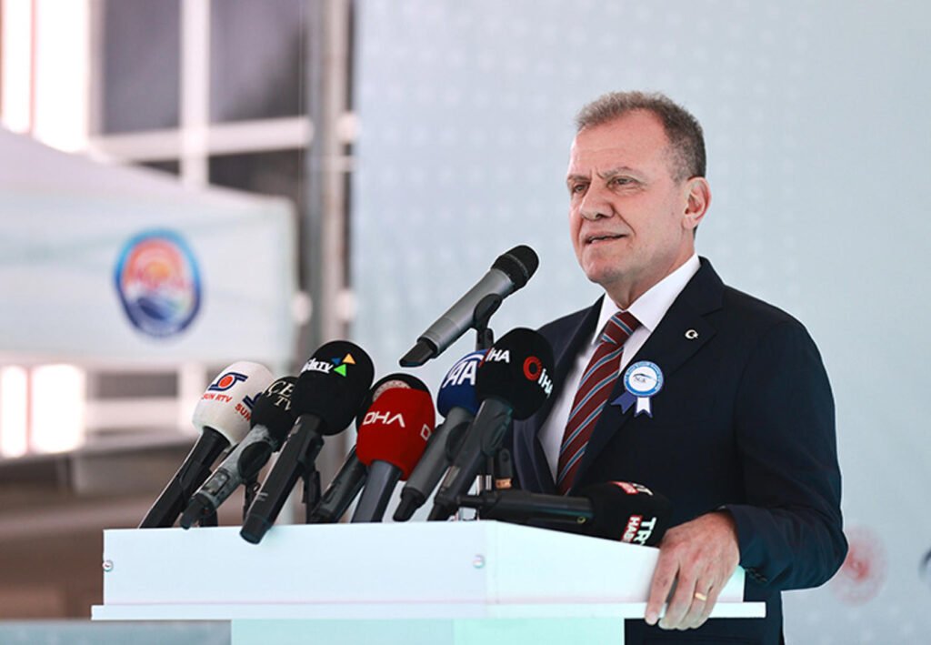 Mersin Büyükşehir Belediye Başkanı Seçer ve 58 kişi yolsuzluk iddiasıyla gözaltında Mersin Büyükşehir Belediye Başkanı Seçer ve 58 kişi yolsuzluk iddiasıyla gözaltında