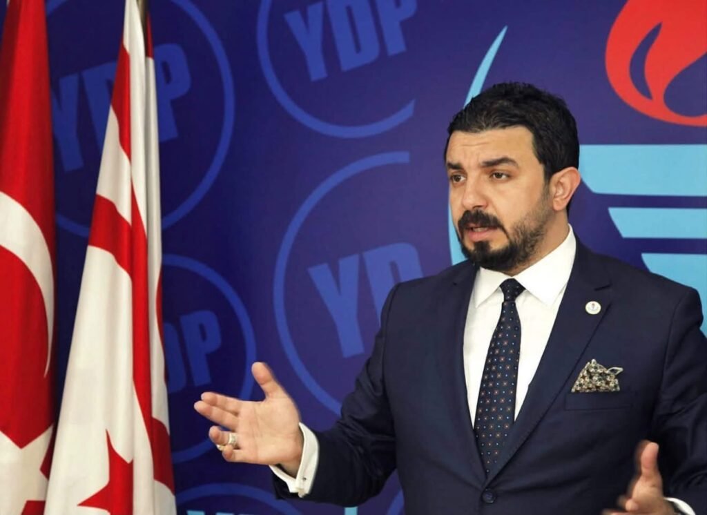 Zaroğlu, “YDP’yi üçüncü parti olarak değerlendirdiği gerekçesiyle” Akansoy’a teşekkür etti Zaroğlu, “YDP’yi üçüncü parti olarak değerlendirdiği gerekçesiyle” Akansoy’a teşekkür etti