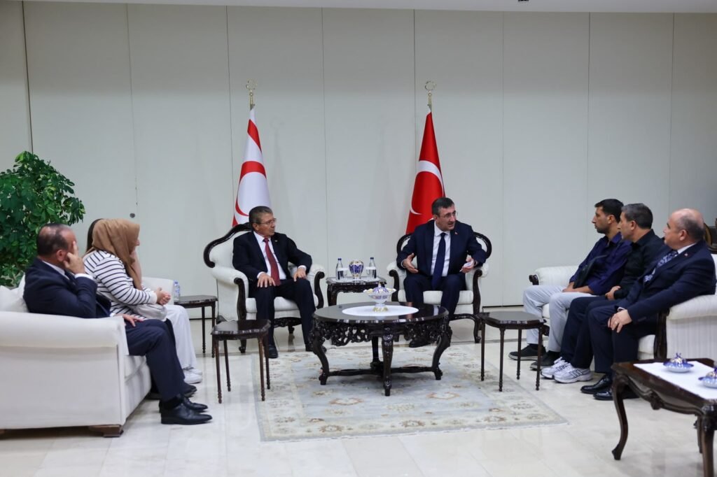 TC Cumhurbaşkanı Yardımcısı Yılmaz, kayıp yakınlarıyla bir araya geldi TC Cumhurbaşkanı Yardımcısı Yılmaz, kayıp yakınlarıyla bir araya geldi