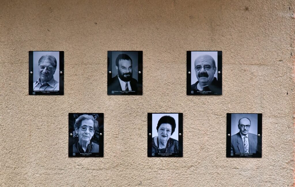 “Sanatın Ölümsüz Yüzleri” ile, “Sapma” sergilerinin açılışları LESAM’da yapıldı “Sanatın Ölümsüz Yüzleri” ile, “Sapma” sergilerinin açılışları LESAM’da yapıldı